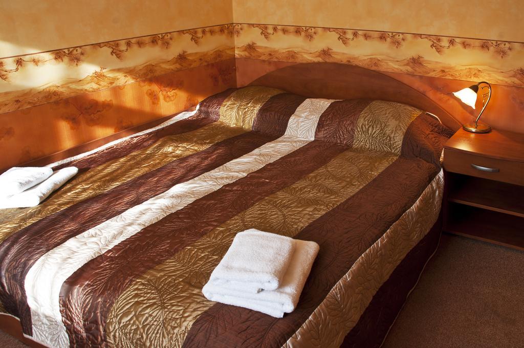 Linovo With Free Parking Hotel Riga Exterior photo